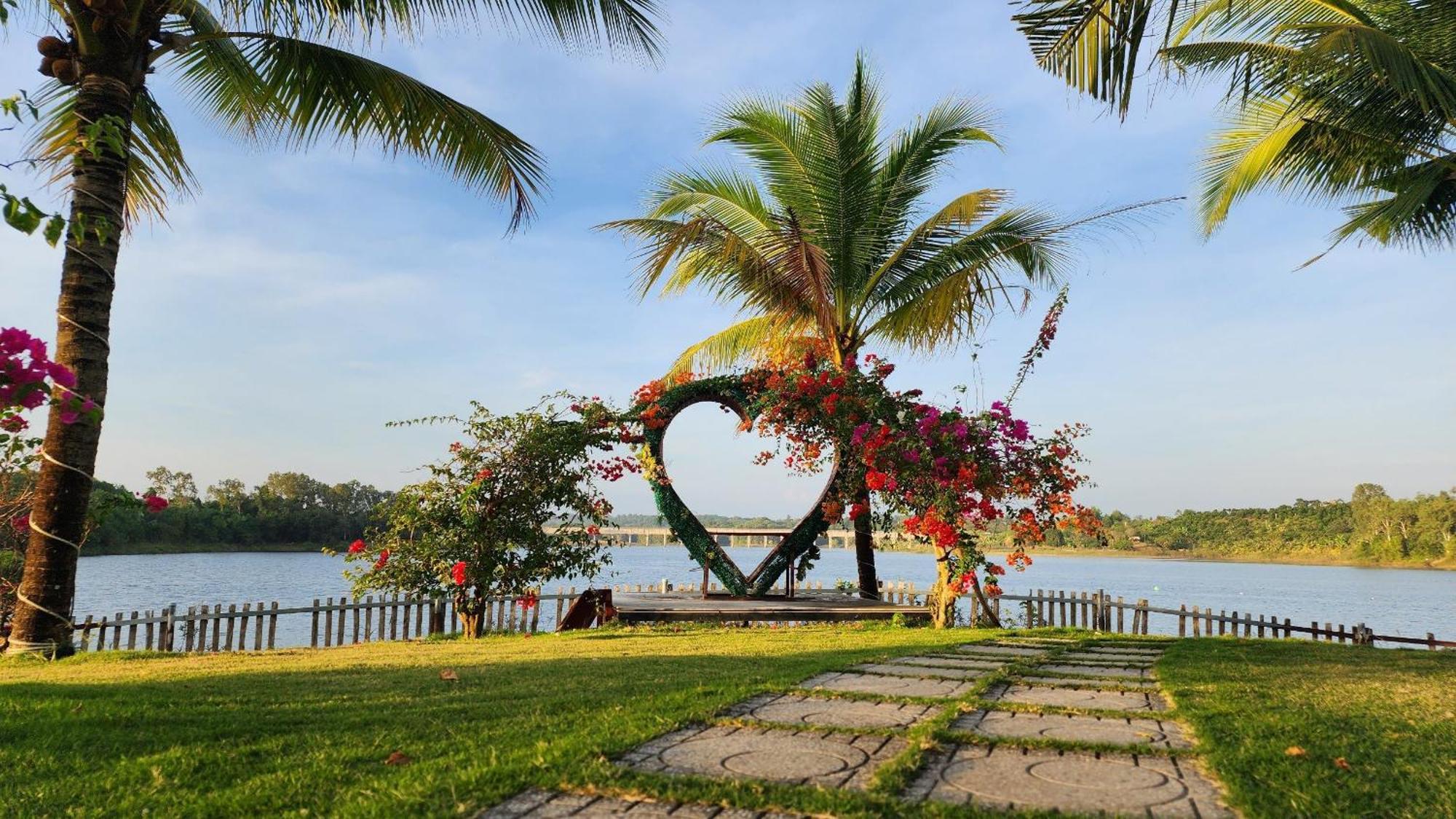 Dat Rong Dinh Gia Trang Ba Ria Exterior photo